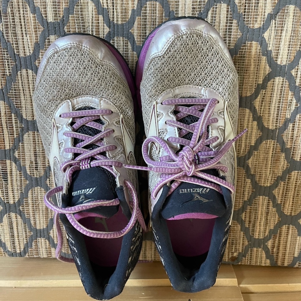 Mizuno wave sneakers size 7.5